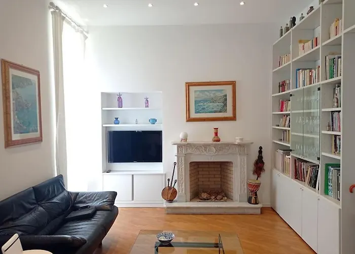 Minzoni: Quiet, Bright & Central Apartment